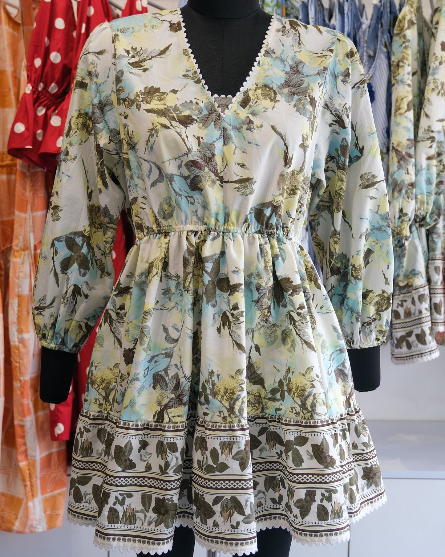 Sage & Olive Vintage Floral Short Dress