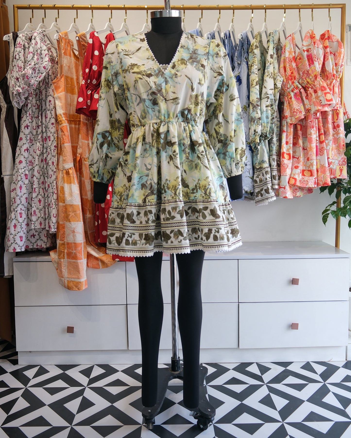 Sage & Olive Vintage Floral Short Dress