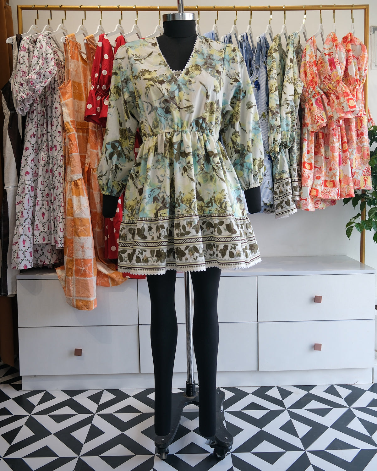 Sage & Olive Vintage Floral Short Dress